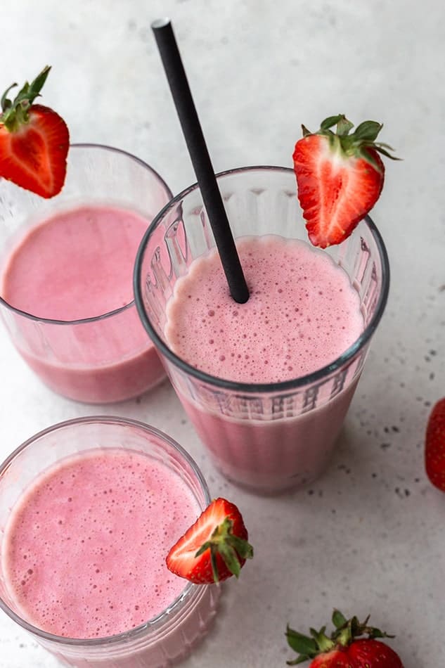 https://lifemadesweeter.com/berry-smoothie/creamy-berry-smoothie-recipe/