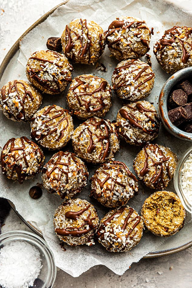 Easy Oatmeal Cashew Cookie Coconut Protein Balls Recipe
