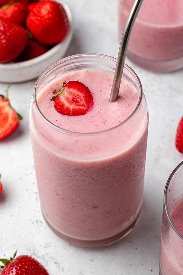 Frozen Strawberry Greek Yogurt Smoothie (10 minute Breakfast)