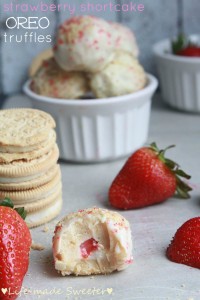 Strawberry Shortcake Oreo Truffles are stuffed with fresh strawberries and whipped cream then dipped into melted white chocolate. A simple and fun way to enjoy the classic strawberry shortcake. by Life Made Sweeter