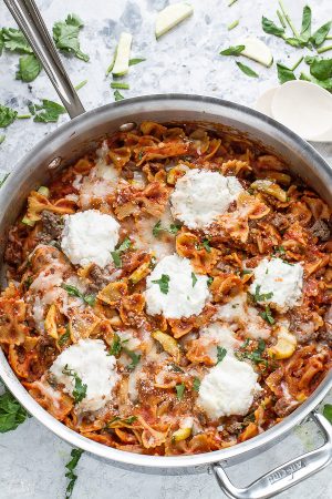 30 Minutes for this Easy Skinny Skillet Lasagna made entirely in just one pan