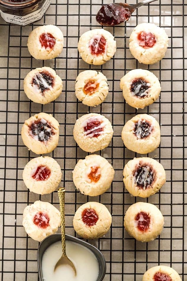 5 Ingredient Shortbread Thumbprint Cookies - my favorite dough for making these classic cookies! Best of all there's NO spreading or CHILLING required!! 7 fun ways to decorate perfect for your holiday cookie platter!