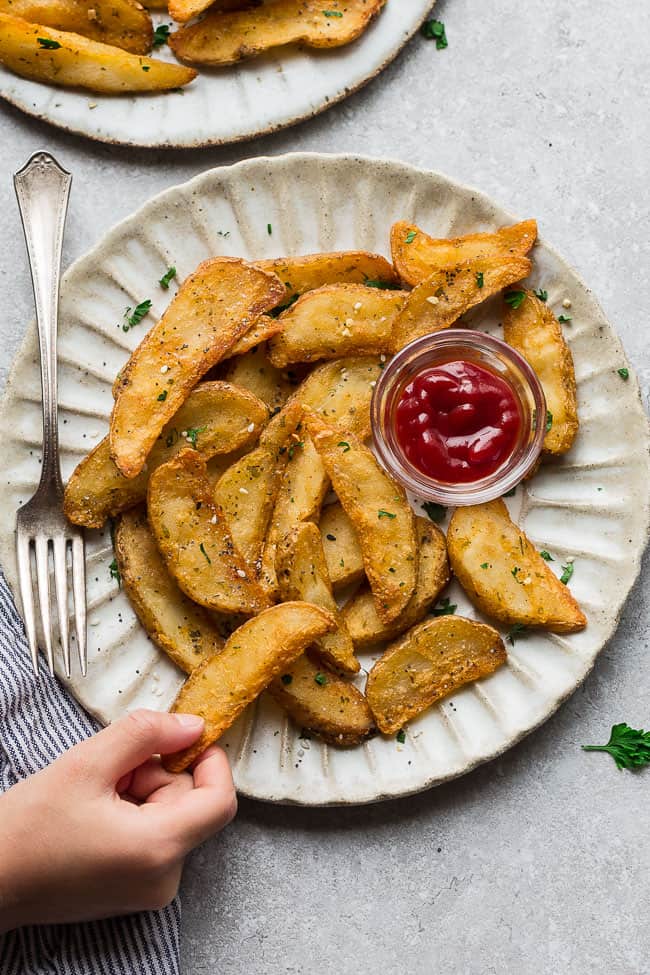 Crispy Air Fryer Potato Wedges - Hungry Foodie