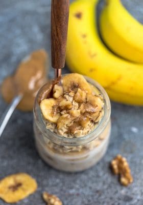 Banana Nut Overnight Oats an easy make ahead gluten free breakfast for busy mornings on the go. Only 5 minutes of prep time made with hearty oats, bananas and crunchy walnuts.