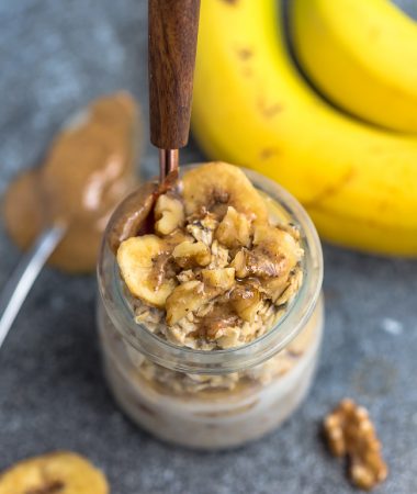 Banana Nut Overnight Oats an easy make ahead gluten free breakfast for busy mornings on the go. Only 5 minutes of prep time made with hearty oats, bananas and crunchy walnuts.