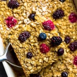 Berry Baked Oatmeal makes the perfect easy make-ahead healthy breakfast. Best of all, no refined sugar, gluten free and dairy free and just 10 minutes of prep time using ONE bowl!