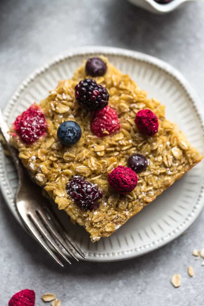 Berry Baked Oatmeal makes the perfect easy make-ahead healthy breakfast. Best of all, no refined sugar, gluten free and dairy free and just 10 minutes of prep time using ONE bowl!