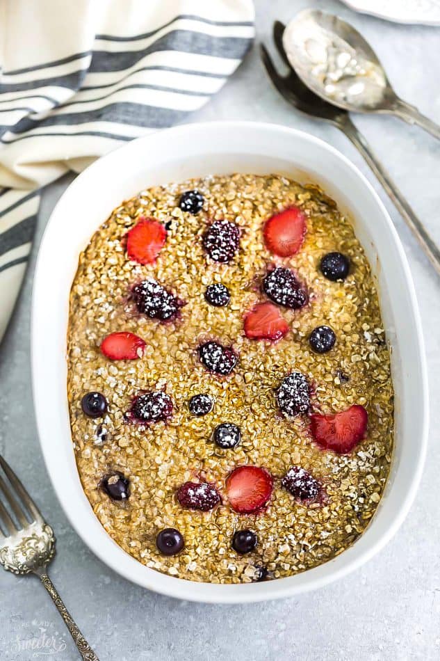 Berry Baked Oatmeal makes the perfect easy make-ahead healthy breakfast. Best of all, no refined sugar, gluten free and dairy free and just 10 minutes of prep time using ONE bowl!