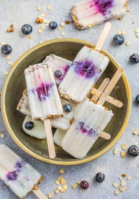 Blueberry Crumble Popsicles make the perfect easy frozen treat. Best of all, it's a healthy, vegan and refined sugar free breakfast or treat for summer. Made with coconut cream, blueberries, maple syrup and an granola oatmeal crumble. Simple and delicious.