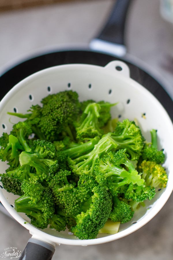 Blanched broccoli in a white colander