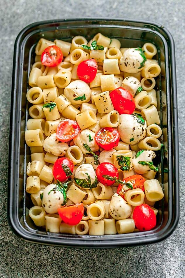 Caprese Pasta Salad - the perfect side dish to bring to summer potlucks, parties, Memorial Day / Fourth of July grillouts/barbecues. Best of all, it's so easy to make and easy to customize with your favorite toppings and homemade dressing. Perfect for Sunday meal prep and leftovers are delicious for school or work lunchboxes or lunchbowls.