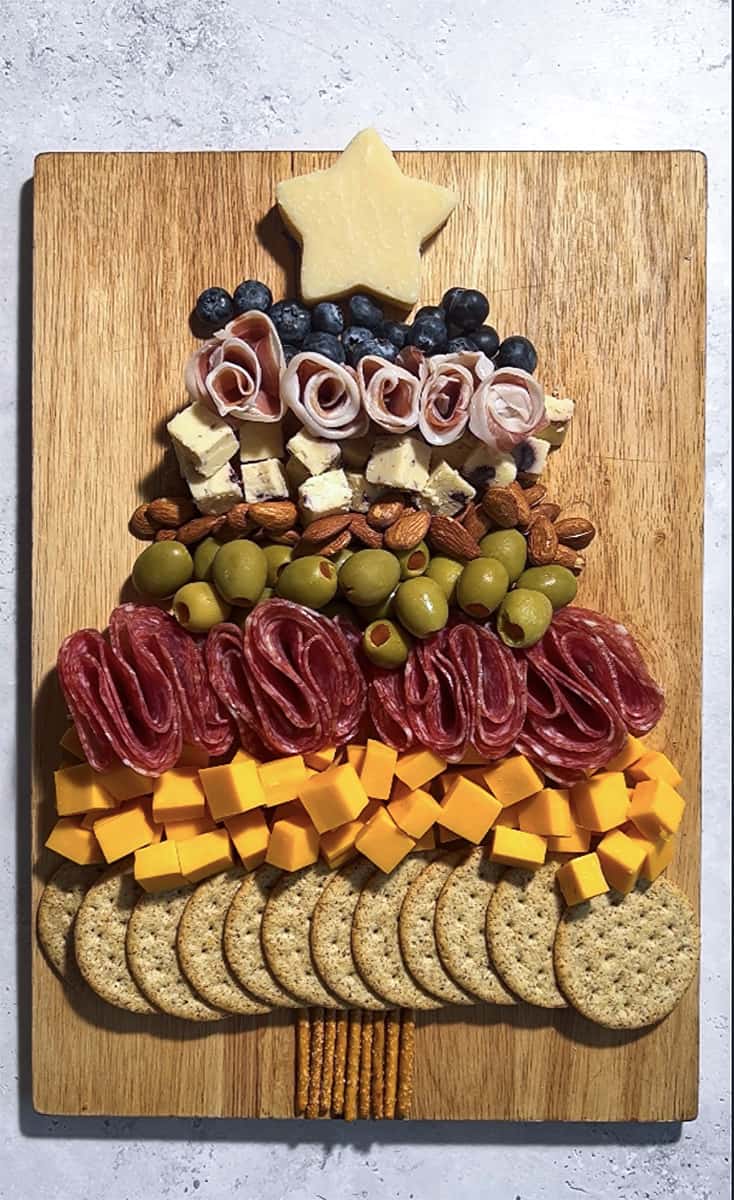 https://lifemadesweeter.com/wp-content/uploads/Christmas-Tree-Charcuterie-Board-how-to-make-the-best-holiday-cheese-board.jpg