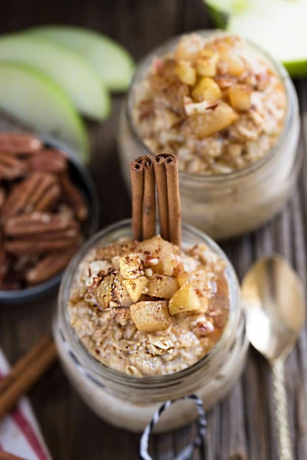 Cinnamon Apple Pie Overnight Oatmeal Recipe | Easy Overnight Oats