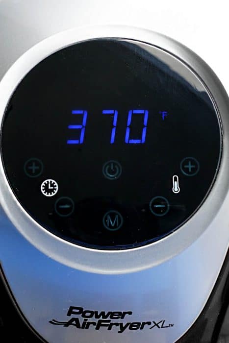 Close-up view of temperature setting for Power AirFryer XL