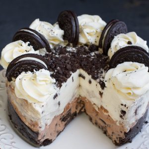 Cookies and Cream Oreo Ice Cream Cake - so easy to make with a soft Oreo cookie crust. Perfect for birthdays or any other celebration.