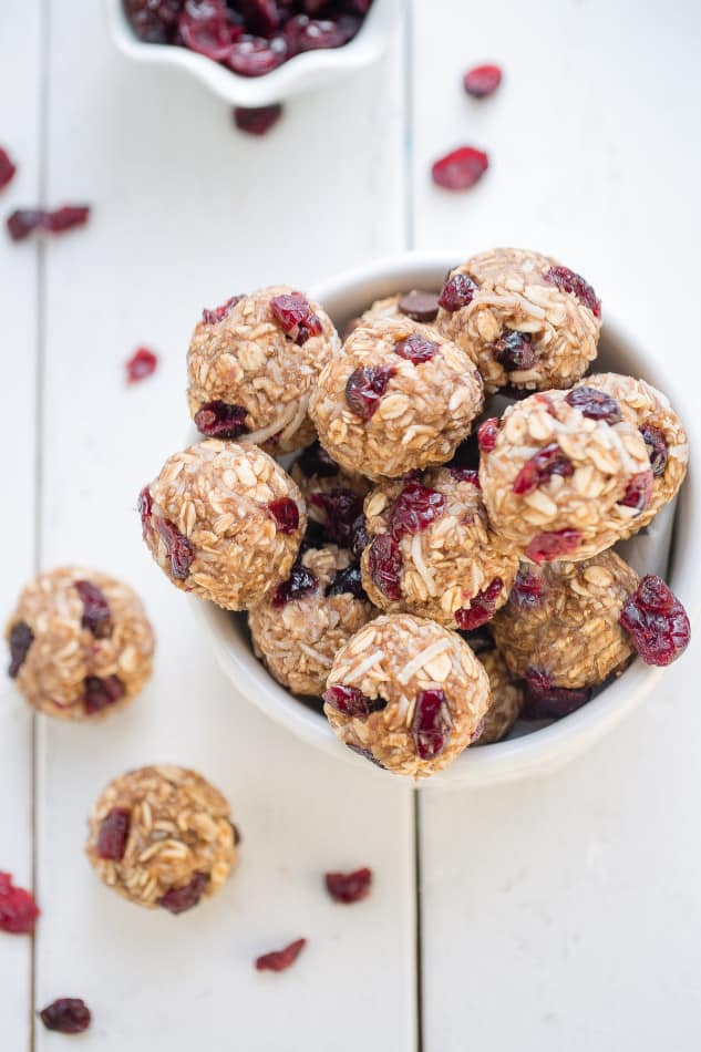 Cramberry Coconut Energy Bites make the perfect easy and healthy snack