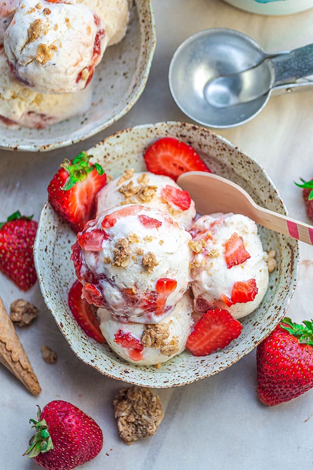 How about creating a simple summer strawberry treat? 🍓 Recipe for 2 p