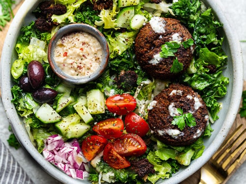 https://lifemadesweeter.com/wp-content/uploads/Easy-Falafel-Salad-Recipe-Bowl-Photo-500x375.jpg