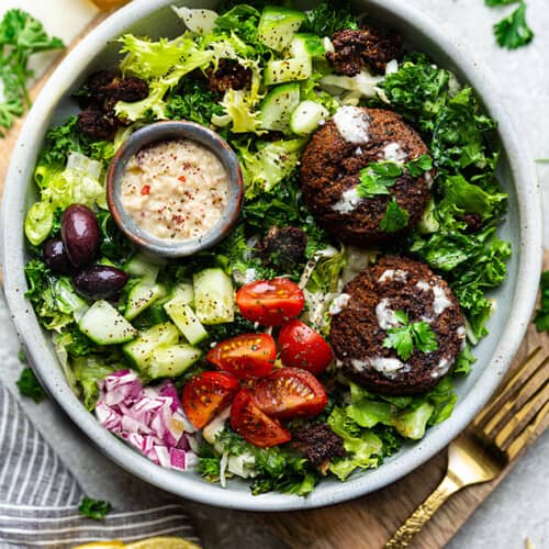https://lifemadesweeter.com/wp-content/uploads/Easy-Falafel-Salad-Recipe-Bowl-Photo-500x500.jpg