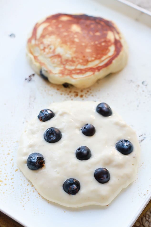 Blueberry Lemon Pancakes {Fluffy + Greek Yogurt}