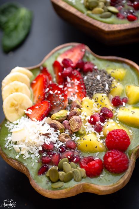 Green Goddess Smoothie Bowl makes a healthy & delicious breakfast!