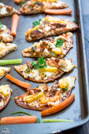 Hawaiian Buffalo Chicken Flatbread Pizza with Pineapples make the perfect easy appetizer for game day