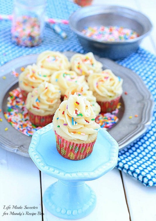 Homemade Funfetti Cupcakes - An easy homemade version of funfetti cupcakes - soft and fluffy vanilla cupcakes loaded with sprinkles and topped with vanilla buttercream frosting by @LifeMadeSweeter