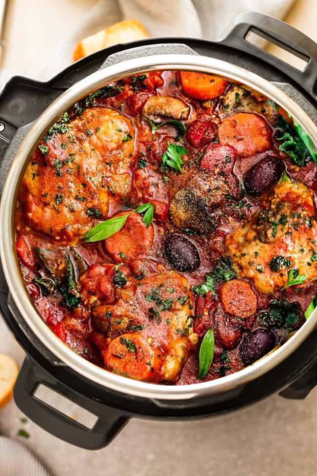 an easy crock pot meal loaded with tender chicken, tomatoes, bell peppers, kale, carrots and sliced mushrooms. Perfect for busy weeknights with the best hearty and comforting flavors.