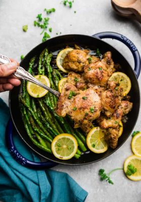 Instant Pot Lemon Garlic Chicken - the perfect low carb & keto friendly meal for spring. Best of all, this recipe is super simple and the chicken cooks up tender, juicy and full of flavor with instructions for the pressure cooker and stovetop. Serve with roasted asparagus, broccoli, zucchini, green beans, cauliflower or your favorite vegetable. Great for meal prep Sunday to make ahead for work or school lunchboxes & lunchbowls