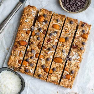 Top view of 4 keto granola bars on a grey background