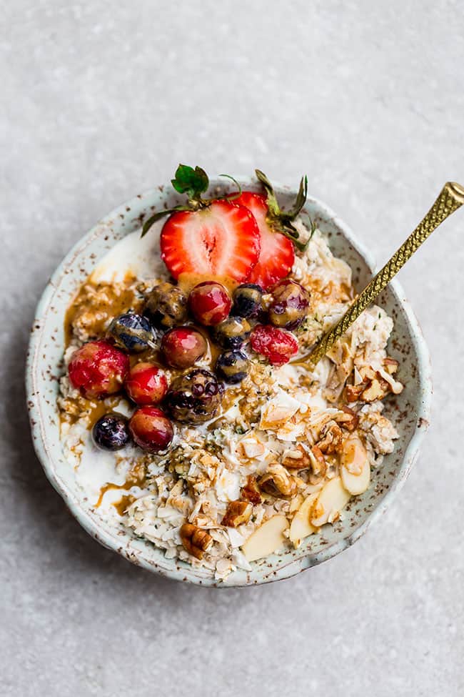 Keto Oatmeal - learn the tips and tricks on how to make a creamy and delicious bowl of paleo, low carb & sugar free oatmeal without the oats. The perfect healthy breakfast for chilly mornings.