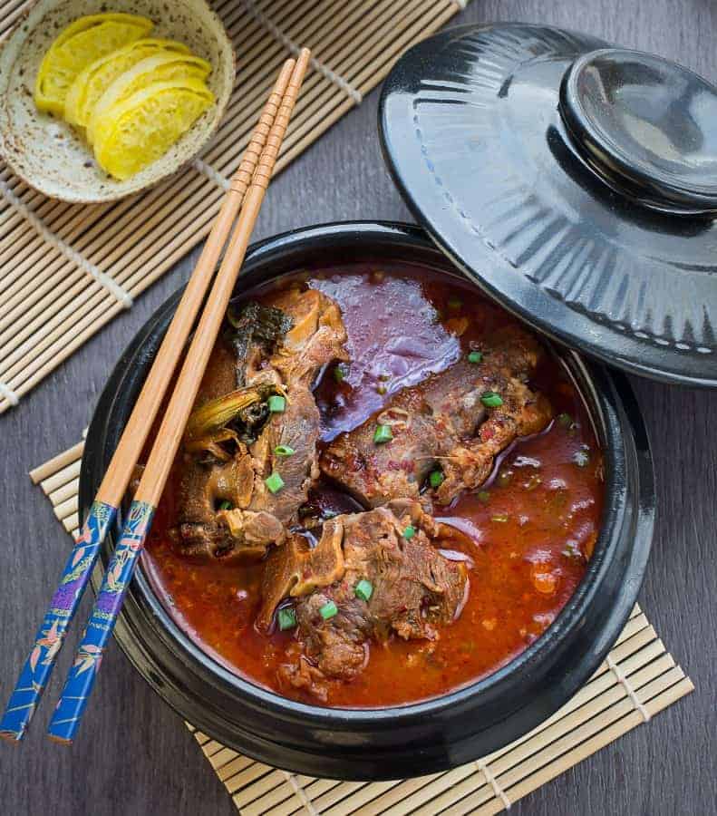 https://lifemadesweeter.com/wp-content/uploads/Korean-Pork-Bone-Soup-Gamjatang-makes-the-perfect-comforting-meal-on-a-chilly-day1-e1462714836951.jpg