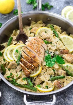 skillet dinner of Lemon Chicken Asparagus Pasta