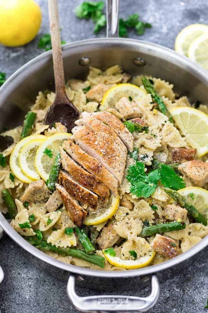 skillet dinner of Lemon Chicken Asparagus Pasta