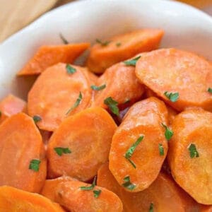 Pinterest graphic for slow cooker carrots.