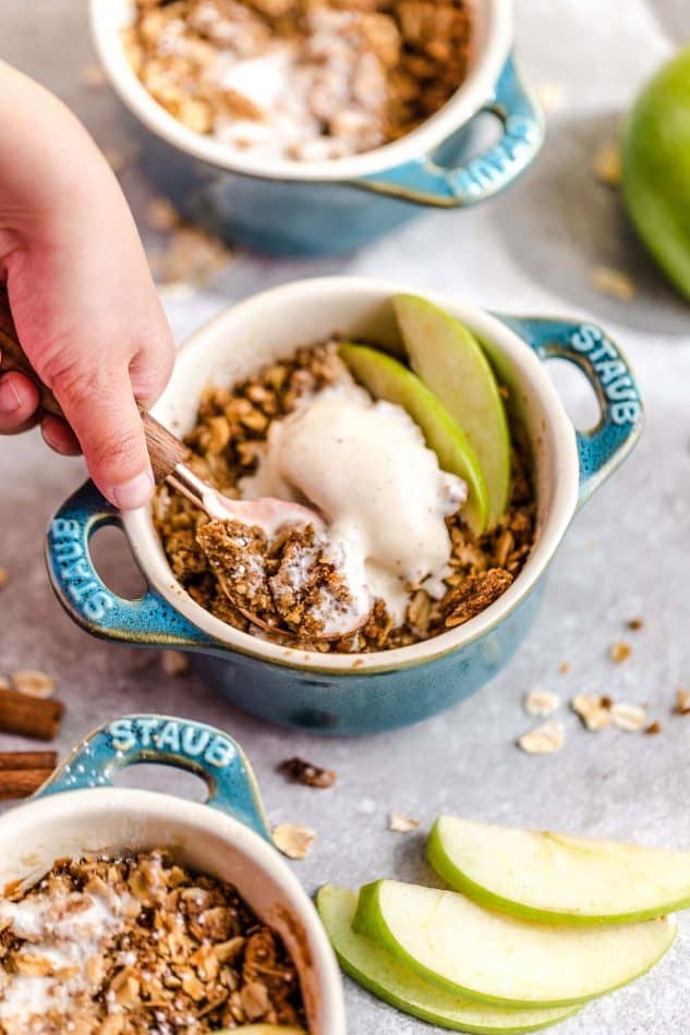 Side view of one serving of gluten free apple crisp.