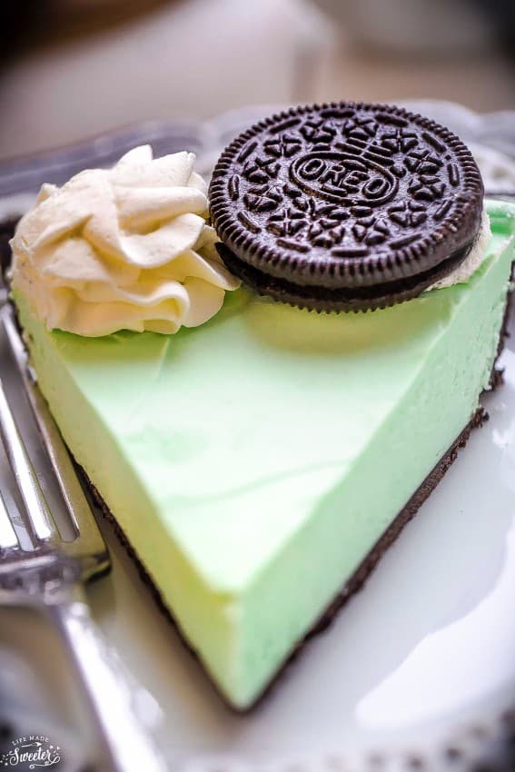 No Bake Chocolate Mint Oreo Pie er den perfekte nemme godbid