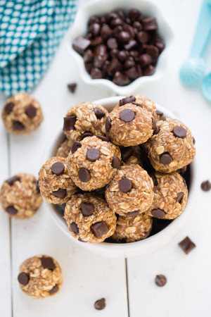 No Bake Peanut Butter Chocolate Chip Energy Bites make the perfect snack on the go