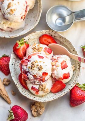 No Churn Strawberry Cheesecake Ice Cream is the perfect frozen sweet treat for summer. Best of all, super simple to make and no ice cream maker needed! Full of delicious fresh strawberries, cream cheese and crunchy granola streusel clusters.