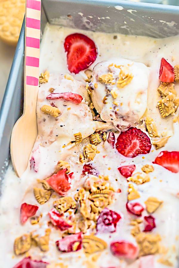 No Churn Strawberry Shortcake Ice Cream is the perfect frozen sweet treat for summer. Best of all, made with just five ingredients and no ice cream maker needed! Full of fresh strawberries, crumbled Oreo cookies and so easy to make!