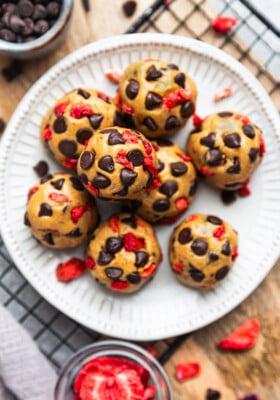 8 Strawberry Protein Balls piled on a white plate