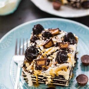 Peanut Butter Oreo Icebox Cake - the perfect easy and cool dessert for summer potlucks, barbecues, picnics, parties and cookouts. Best of all, only a few ingredients with layers of Oreo cookies, Reese's peanut butter cups and sweet rich caramel sauce. So delicious and always a crowd-pleaser!