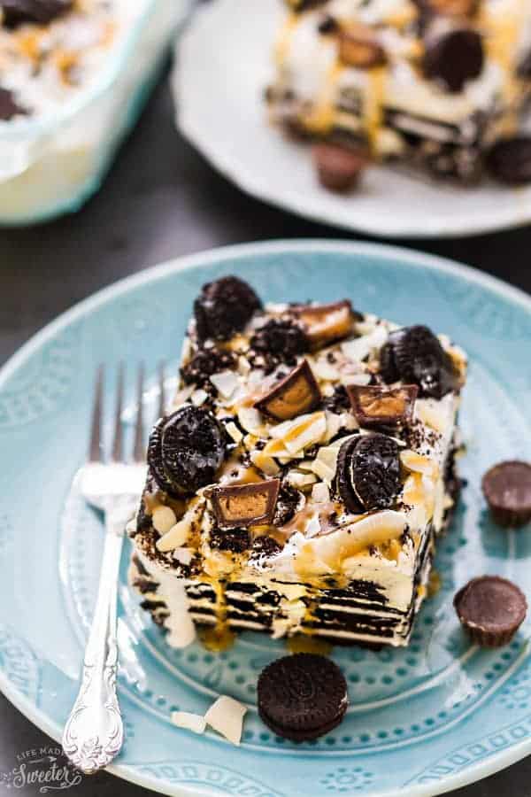 Peanut Butter Oreo Icebox Cake - the perfect easy and cool dessert for summer potlucks, barbecues, picnics, parties and cookouts. Best of all, only a few ingredients with layers of Oreo cookies, Reese's peanut butter cups and sweet rich caramel sauce. So delicious and always a crowd-pleaser!