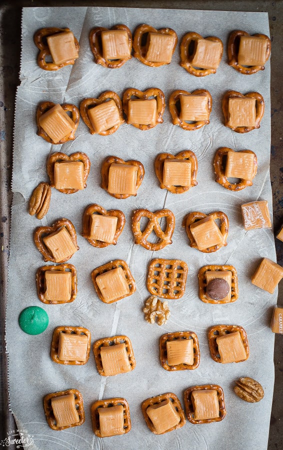 Pretzel Turtle Bites make the perfect easy holiday gifts
