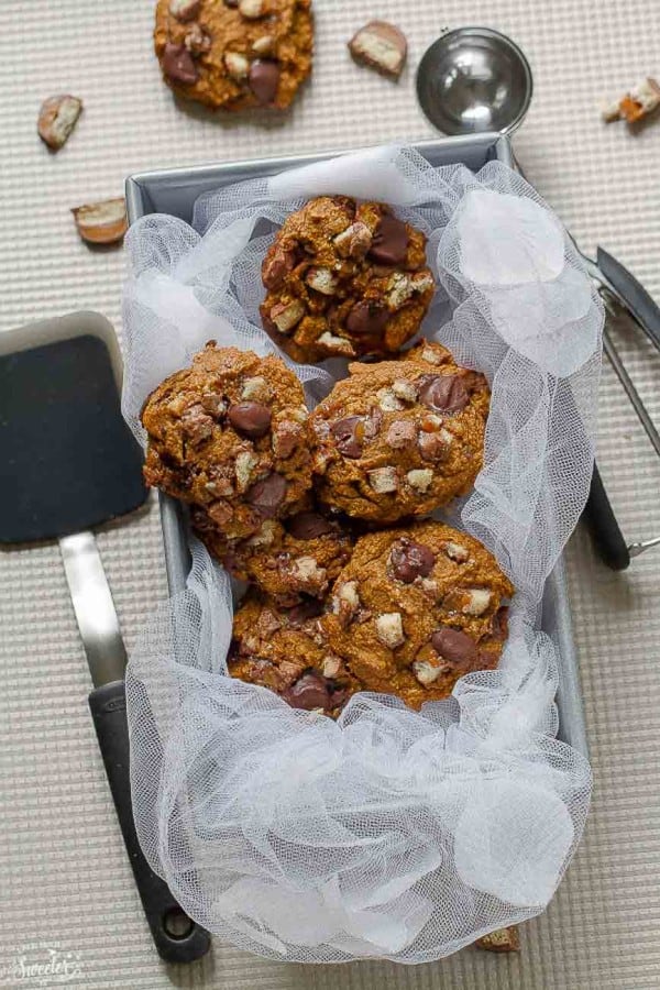 Pumpkin Oatmeal Chocolate Twix Cookies are such delicious cookies for fall