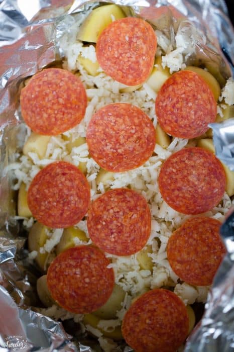 Slow Cooker Pizza Potatoes makes a great appetizer for game day!!