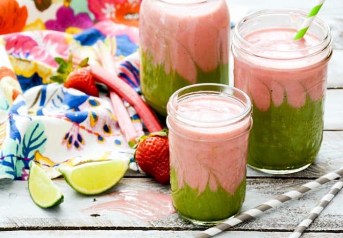 Layered spring smoothies in jars