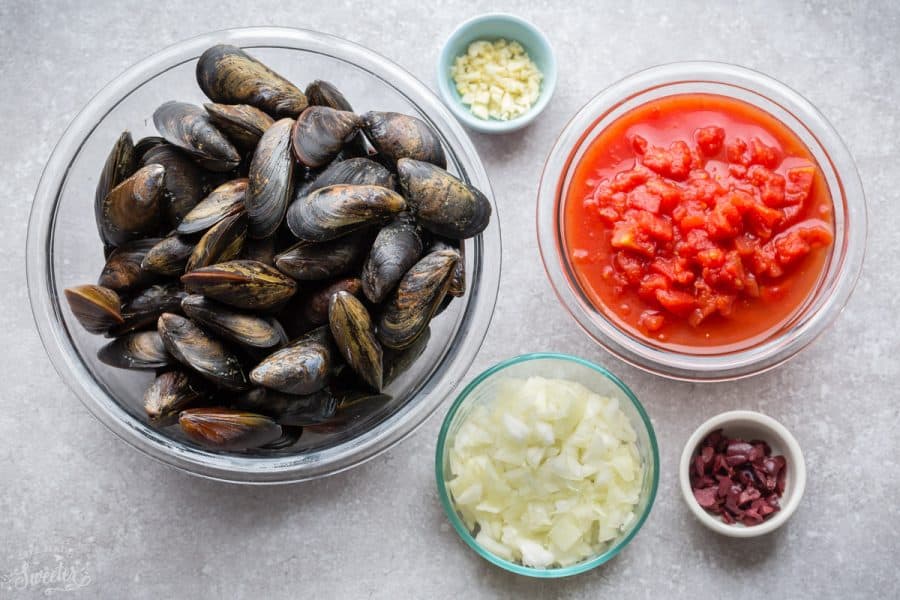 Ingredients for Mediterranean PEI Mussels in separate bowls