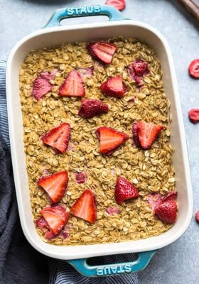 Strawberry Baked Oatmeal (Muffin Cups) - the perfect easy make ahead breakfast for spring and summer. Best of all, this recipe is simple to customize and made with gluten free oats, sweet and juicy fresh & freeze-dried strawberries and refined sugar free.