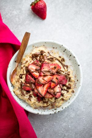 Strawberry Oatmeal - Healthy Breakfast Recipe - Gluten Free / Sugar Free